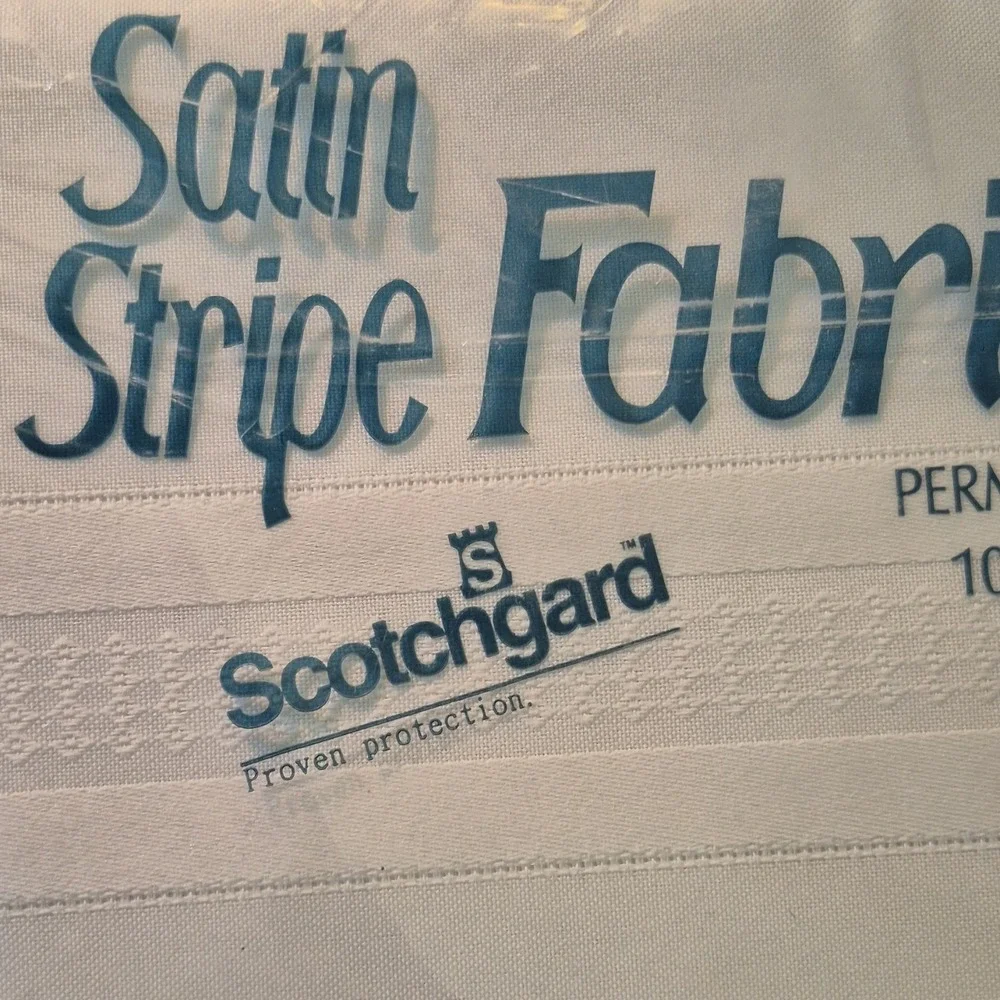 Elrene Satin Stripe Tablecloth 70